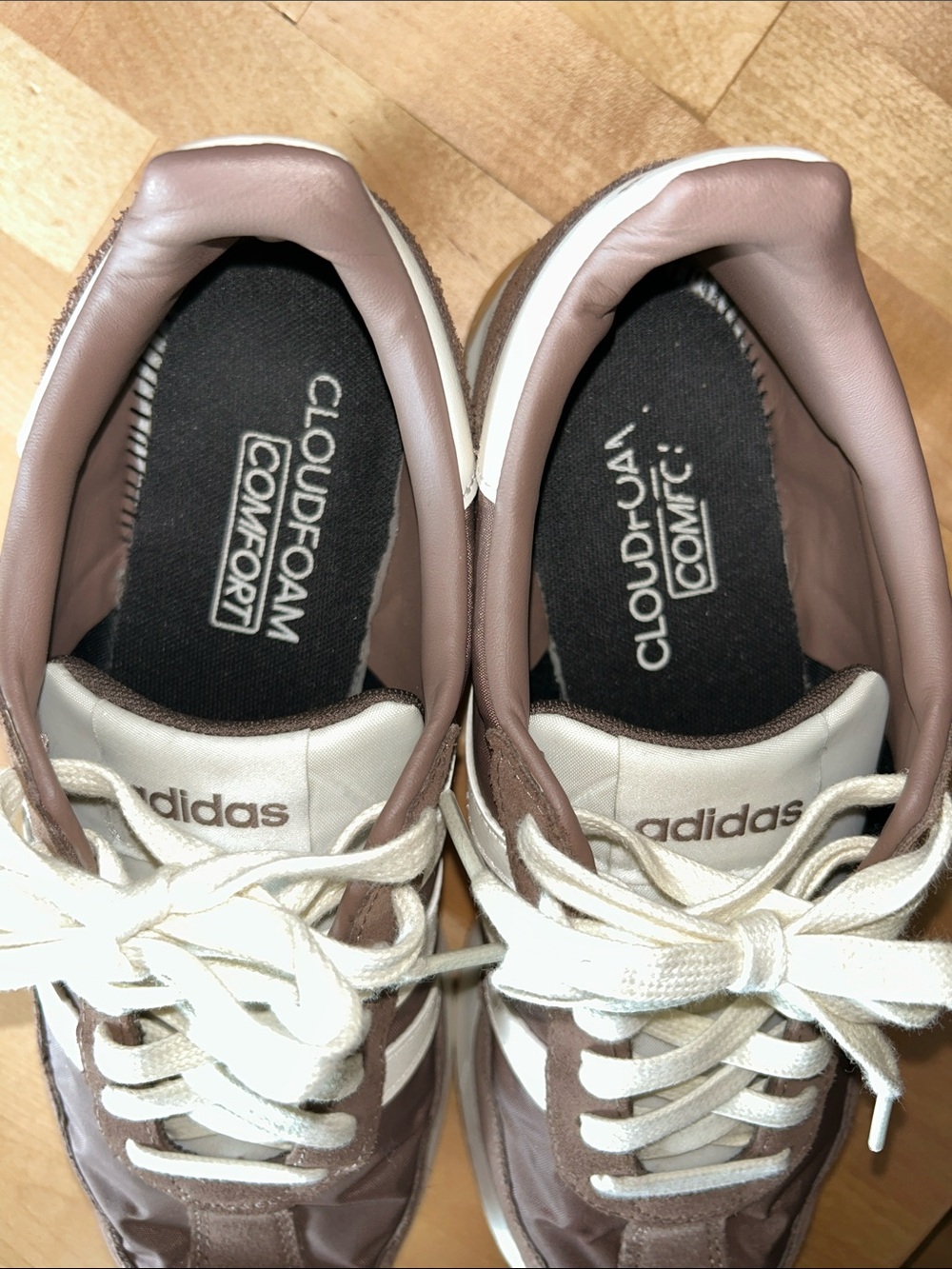 Women’s Adidas Run70s Sneakers, Size 9 - Picture 7 of 7